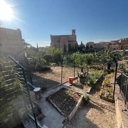 La Terrazza Del Conte Nyaraló Siena